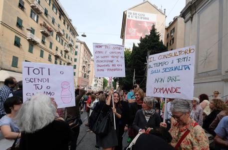 Manifestazione pro aborto a Genova © ANSA