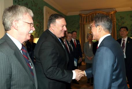 South Korean President Moon meets top US security officials in Washington © EPA