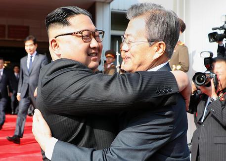 Il secondo incontro fra Kim Jong-un e Moon Jae-in © EPA