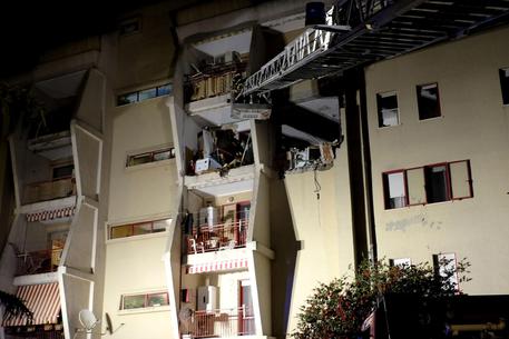 Esplode appartamento a Crotone, 2 morti e 4 feriti © ANSA
