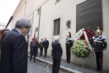 Il premier Paolo Gentiloni a via Caetani © ANSA