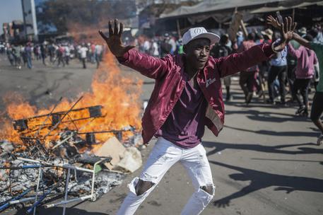 Zimbabwe, la rabbia del dopo-voto nelle strade di Harare © AP