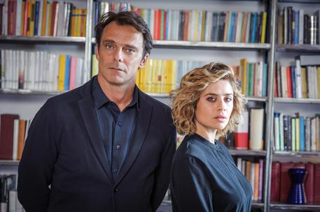 Non mentire, nuova fiction Mediaset con Alessandro Preziosi e Greta Scarano © ANSA