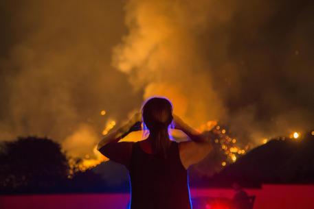 L'incendio 'Fuoco sacro' nel sud della California © EPA
