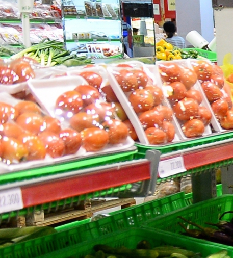 supermercato commercio supermarket vendita frutta e verdura - fonte: EC © Ansa