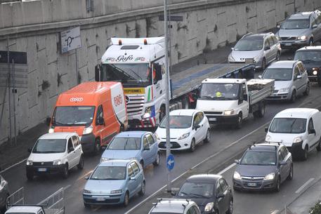 Crollo ponte: traffico nel ponente genovese © ANSA