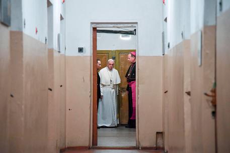Il Papa durante la sua visita al Museo delle occupazioni e lotte per la liberta' a Vilnius, Lituania © EPA