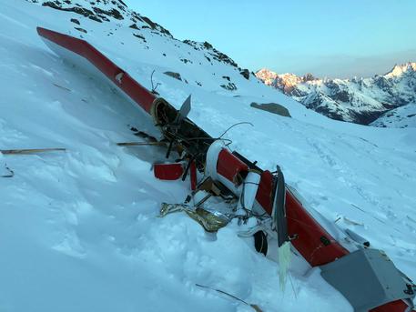 Rutor, resti sulla neve dopo lo scontro in volo © ANSA