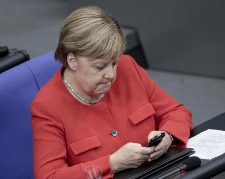 I politici tedeschi sotto attacco, anche la Merkel © AP
