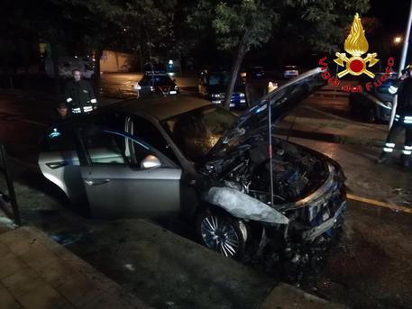 Attentato incendiario contro l'auto del comandante dei carabinieri © ANSA