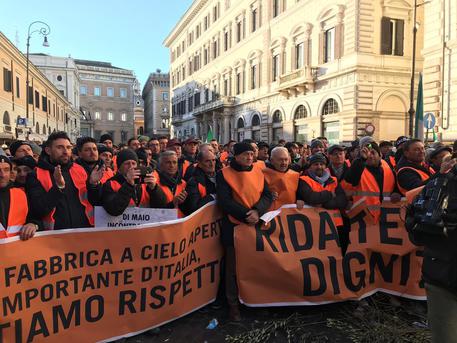 Protesta gilet arancioni © ANSA
