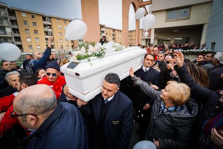 A Cardito i funerali del piccolo Giuseppe © ANSA