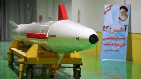 Il nuovo missile balistico iraniano Dezful © EPA