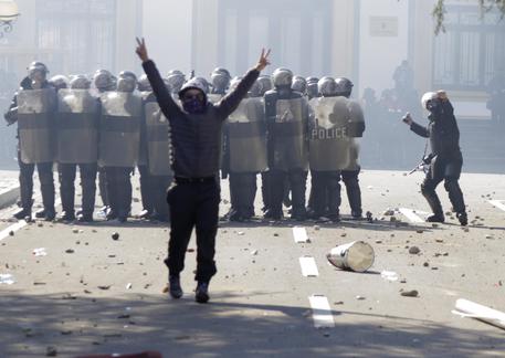 La protesta anti-governo a Tirana, degenerata in scontri © EPA