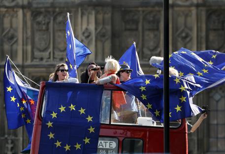 Brexit: manifestanti contrapposti di fronte a Westminster © AP