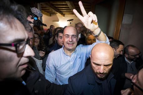 Zingaretti festeggia la vittoria alle primarie del Pd © ANSA