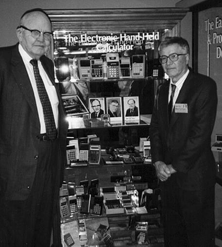 Morto Jerry Merryman (a destra), inventò la calcolatrice tascabile © AP