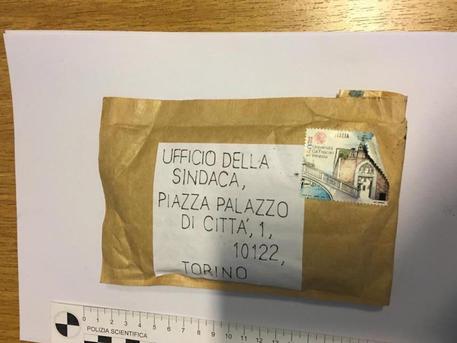 La busta sospetta indirizzata alla sindaca di Torino Chiara Appendino © ANSA