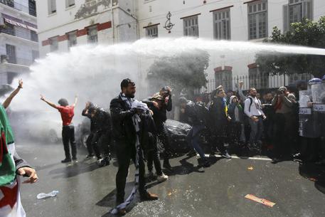 Studenti in piazza in Algeria © AP