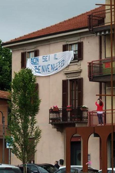 Fatto rimuovere striscione anti-Salvini nel Bergamasco © ANSA