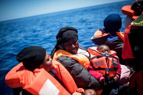 Miggranti soccorsi in mare © ANSA