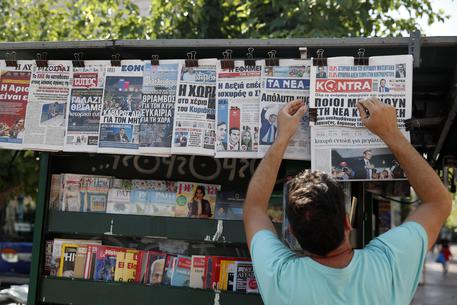 I giornali in Grecia con la vittoria di Kiriakos Mitsotakis © AP