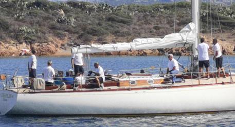 Il presidente della Repubblica ospite di un'imbarcazione a vela della Marina  Militare per un breve giro tra le isole dell'arcipelago della Maddalena © ANSA