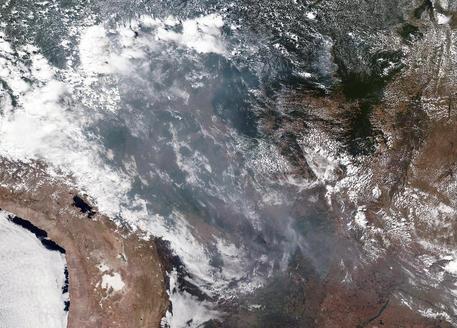 Amazzonia: il fumo degli incendi visibile dallo spazio © ANSA