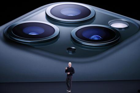 Apple lancia iPhone 11 ma punta su giochi e streaming a 5 dollari © EPA