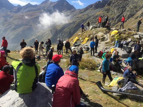 Veglia funebre ghiacciaio Lys (Aosta) © ANSA
