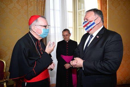 Il cardinale Parolin e Mike Pompeo © EPA