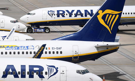 Ryanair chiude 3 basi e riduce voli invernali al 40% © EPA