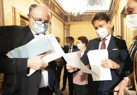 Manovra:alle 21 Gualtieri-ministri a P.Chigi per vertice © ANSA