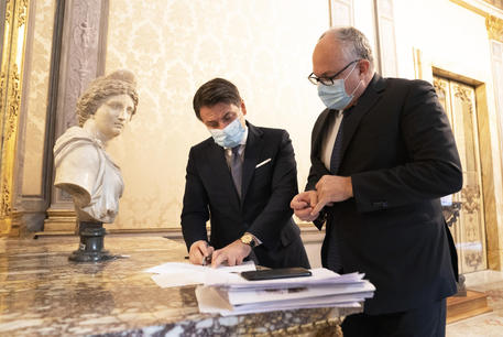 Giuseppe Conte e Roberto Gualtieri © ANSA