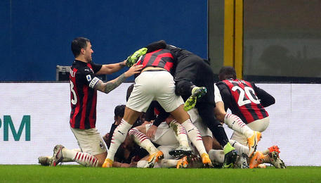 In pieno recupero il Milan con Theo Hernandez trova un successo batticuore sulla Lazio per 3-2 © ANSA