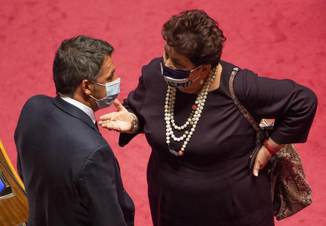 Il leader di Italia Viva, Matteo Renzi, con la ministra Bellanova © ANSA