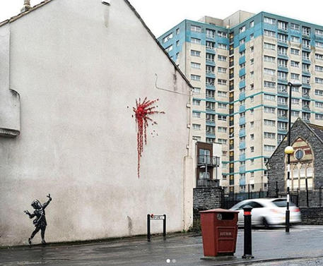 E' di Banksy l'opera comparsa nelle ultime ore in occasione di San Valentino sul muro di un edificio  di Bristol © ANSA