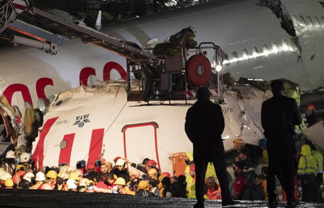 Una foto dell'incidente aereo a Istanbul © EPA
