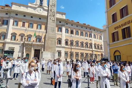 Manifestazione di personale sanitario a Roma (Foto d'archivio) © ANSA