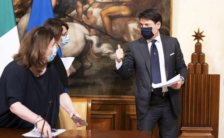 Italy: Cabinet Meeting © EPA