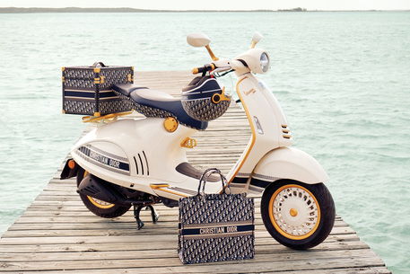 Dior e Vespa insieme, per i 75 anni un nuovo scooter (2)