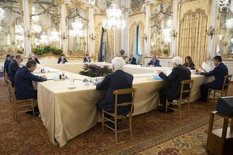 Il presidente della Repubblica Sergio Mattarella incontra al Quirinale il premier Giuseppe Conte e  alcuni ministri in vista del prossimo Consiglio Europeo © 