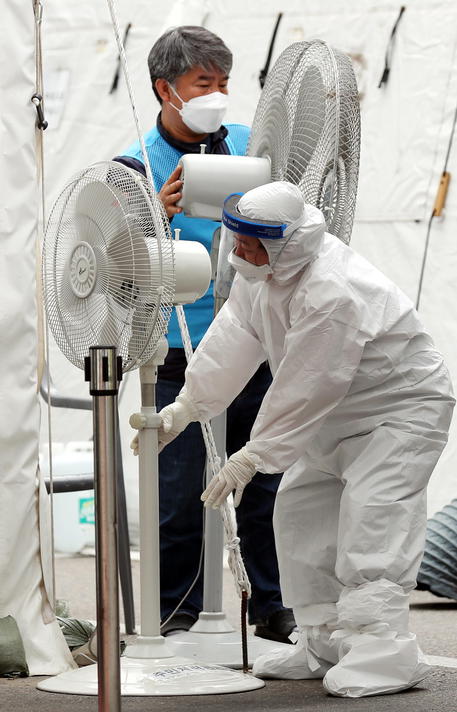 Heat wave amid coronavirus pandemic in South Korea © EPA