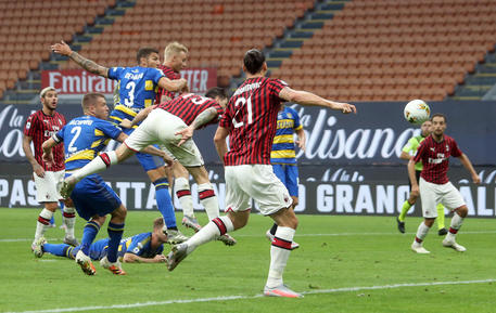 Milan-Parma 2-1: al 14' st Romagnoli firma il sorpasso mettendo in rete di testa su un traversone centrale dalla tre quarti campo © ANSA