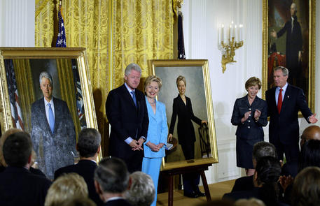 Usa: il dispetto di Trump, spostati ritratti Bush e Clinton © AFP