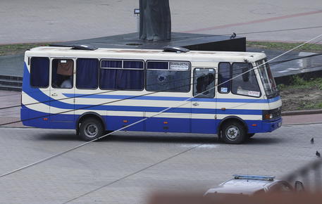 Ucraina, uomo armato prende ostaggi su autobus © EPA