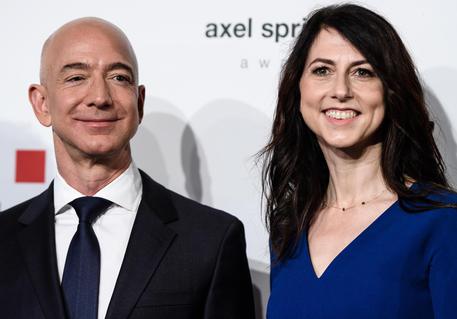 Usa: ex moglie Bezos ha donato in beneficenza 1,7 mld © ANSA