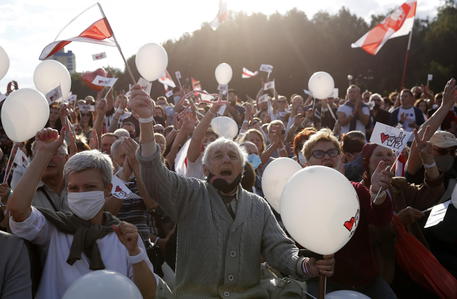 La manifestazione per Svetlana Tikhanovskaya a Minsk © EPA