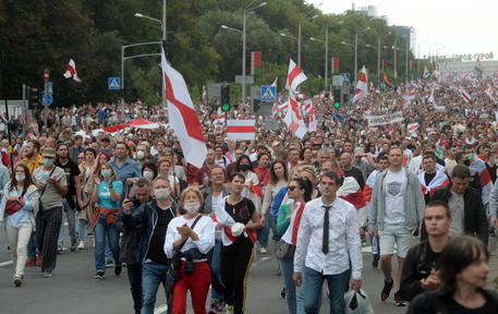 L'opposizione protesta in Bielorussia © EPA