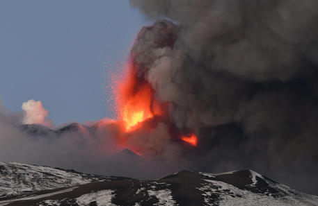 Eruzione dell'Etna in Sicilia. ANSA/ORIETTA SCARDINO © ANSA
